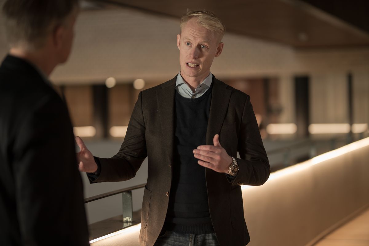 Cartagena consultant discussing solutions